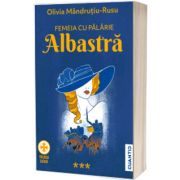 Femeia cu palarie albastra